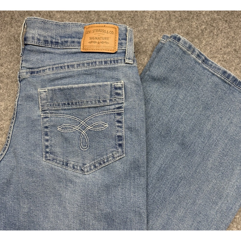 Levi Strauss Women Vintage Relaxed Boot Cut Jeans Wash/Finish Denim Size 6/W28